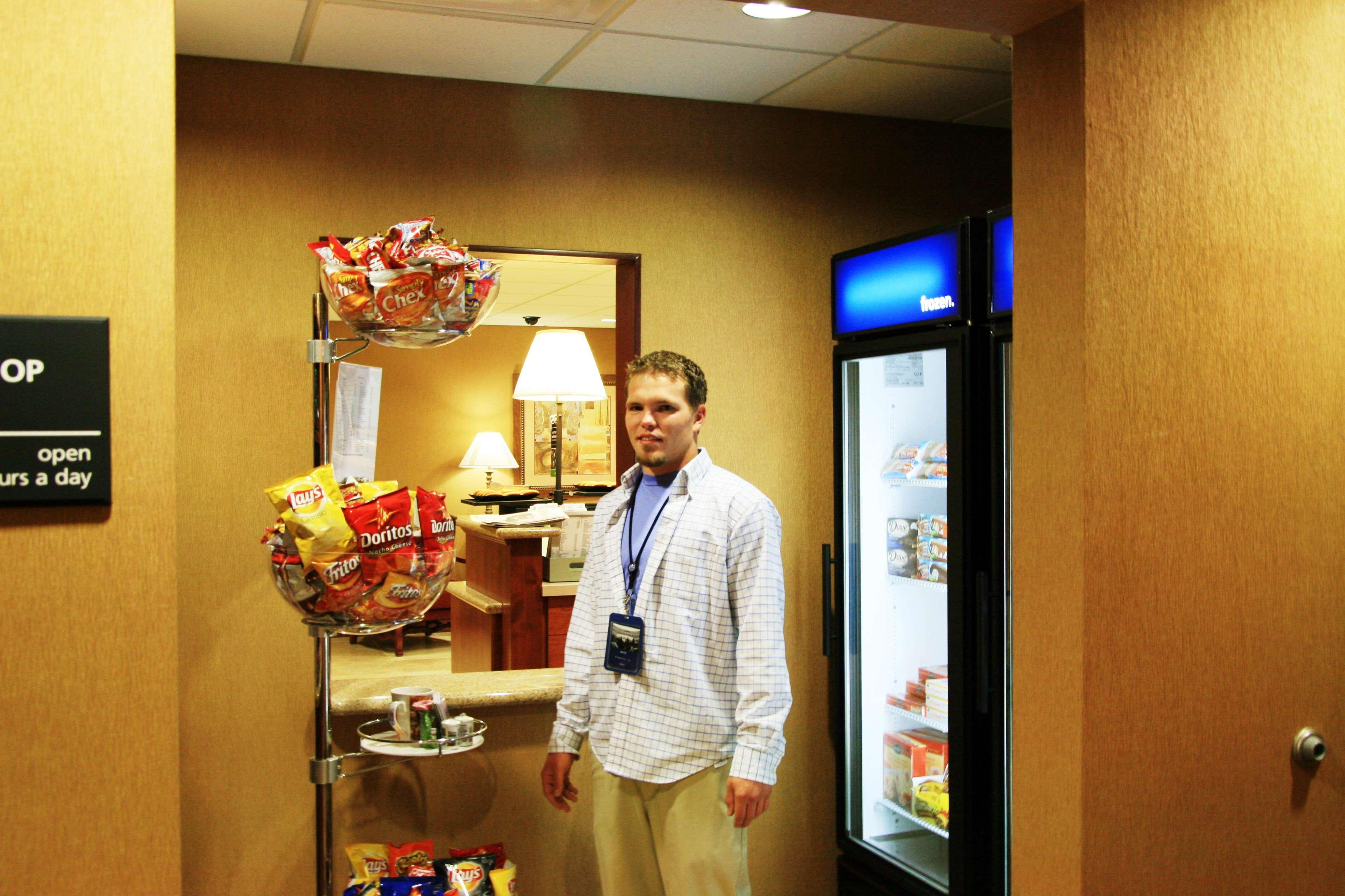 Hampton Inn & Suites Kingman Interior photo